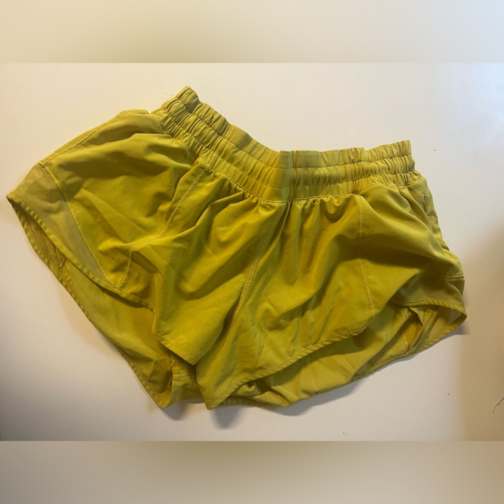 Lululemon Hotty Hot shorts color soleil